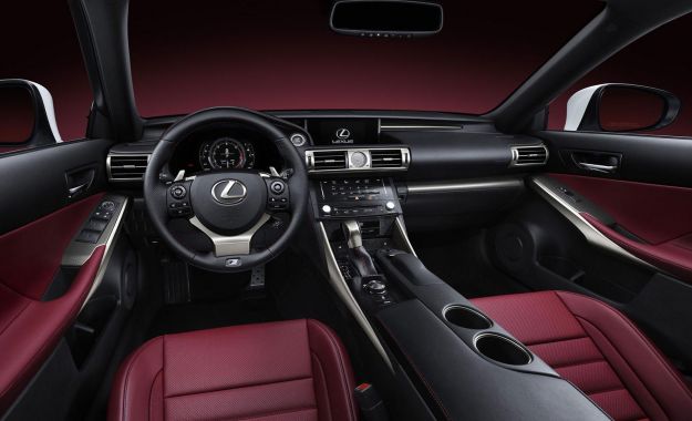 interni, Lexus IS hybrid