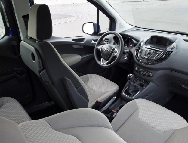 interni del Ford Tourneo Courier