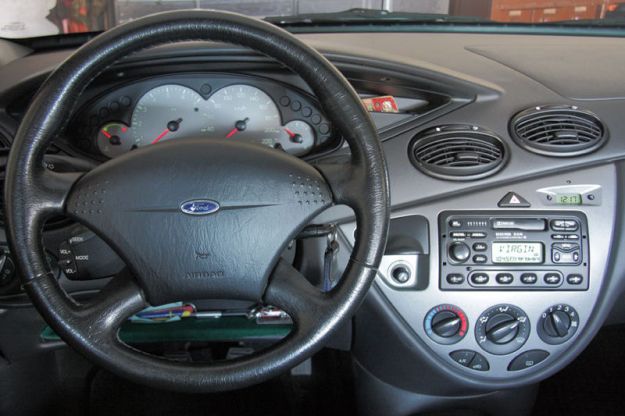 interno ford focus prima serie