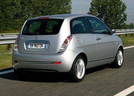 lancia ypsilon gpl caratteristiche