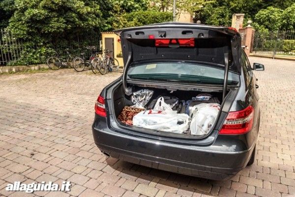 mercedes benz e 200 ngt bagagliaio pieno