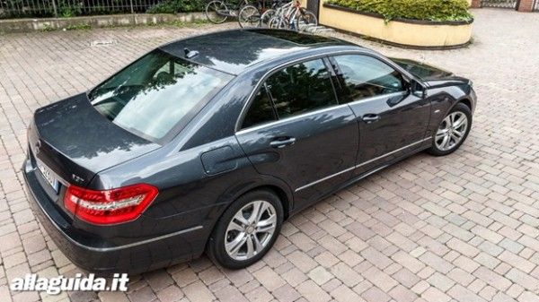 mercedes benz e 200 ngt fiancata