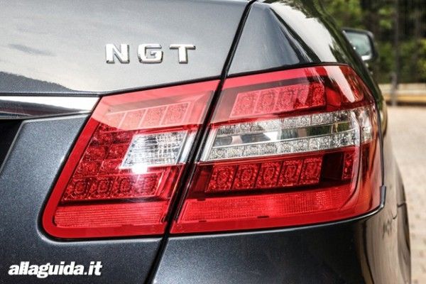 mercedes e 200 ngt faro posteriore