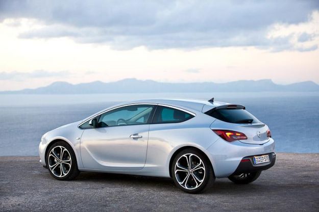 opel astra gtc 2011 laterale