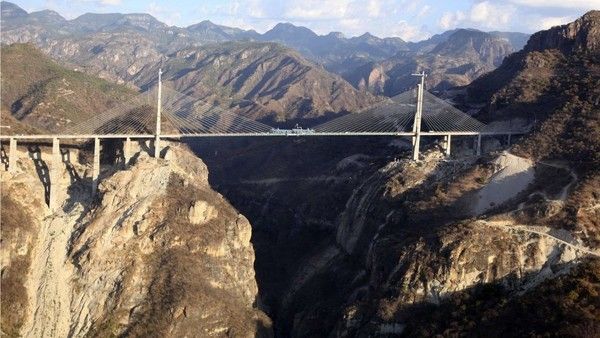 ponte baluarte bicentenario di lato