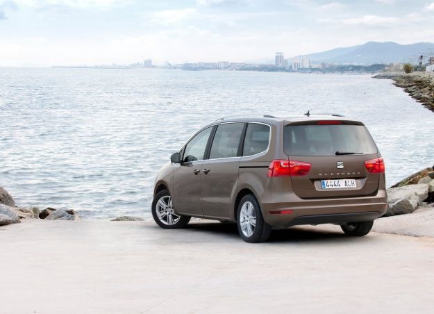 seat alhambra 2012 di dietro