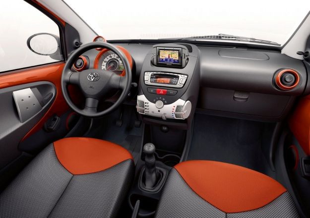 toyota aygo 2012 connect interni