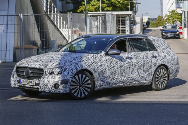 Nuova Mercedes Classe E 2016 station wagon, foto spia e anticipazioni [FOTO]