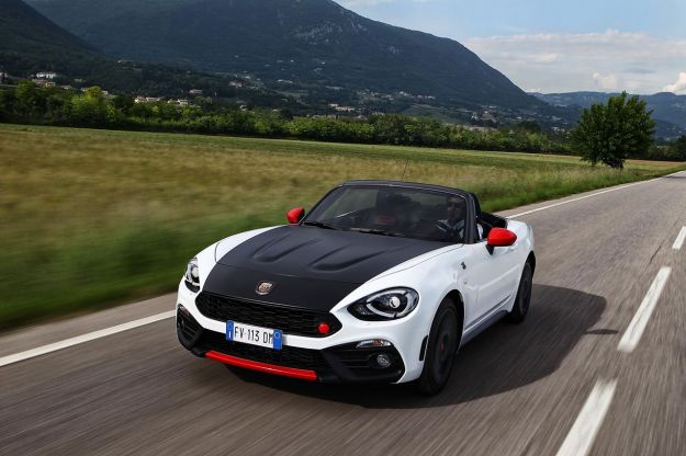 Abarth 124 Spider 2017: a buon prezzo la Scorpione, inconfondibile sound del motore 1.4 Multiair 170 cv [FOTO]