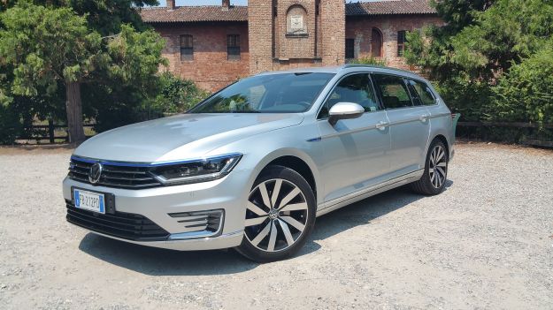 Volkswagen Passat Variant GTE: prova su strada, prezzo e scheda tecnica [FOTO]