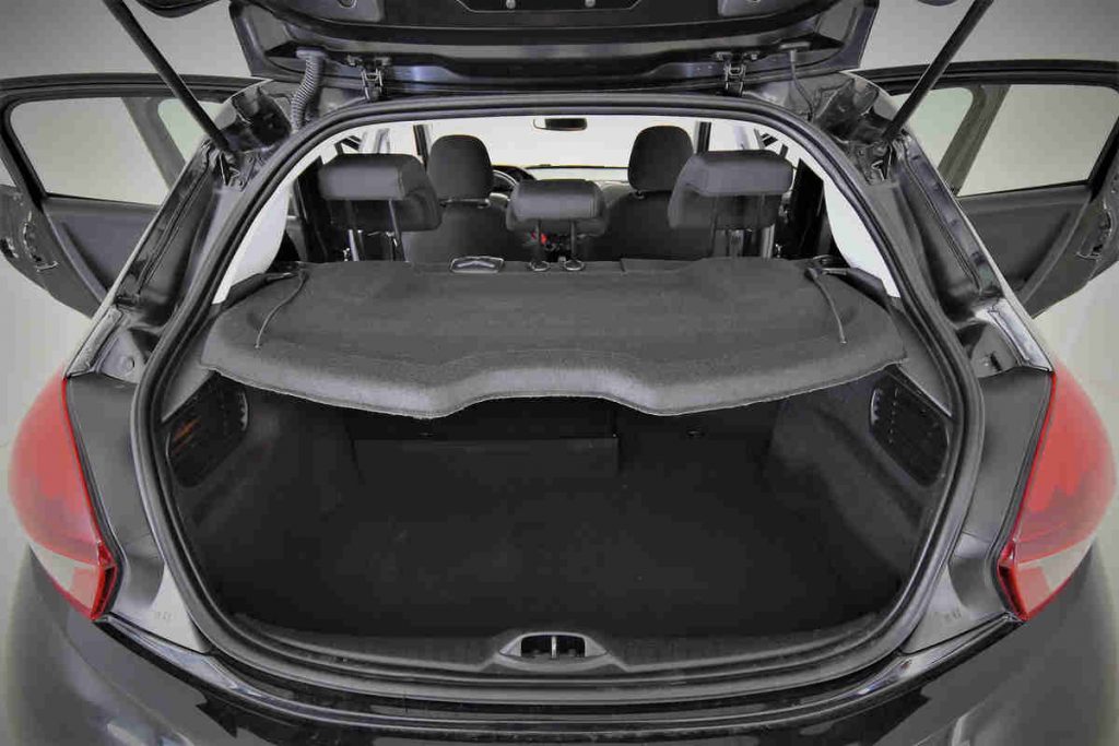 Peugeot 208 bagagliaio