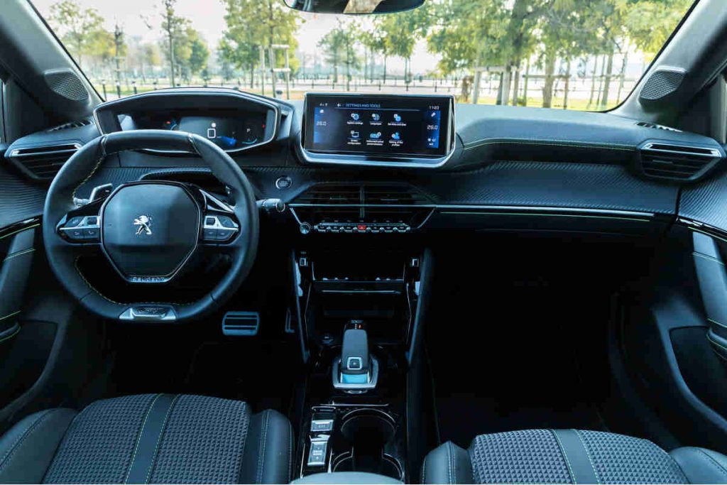 Peugeot 208 interni