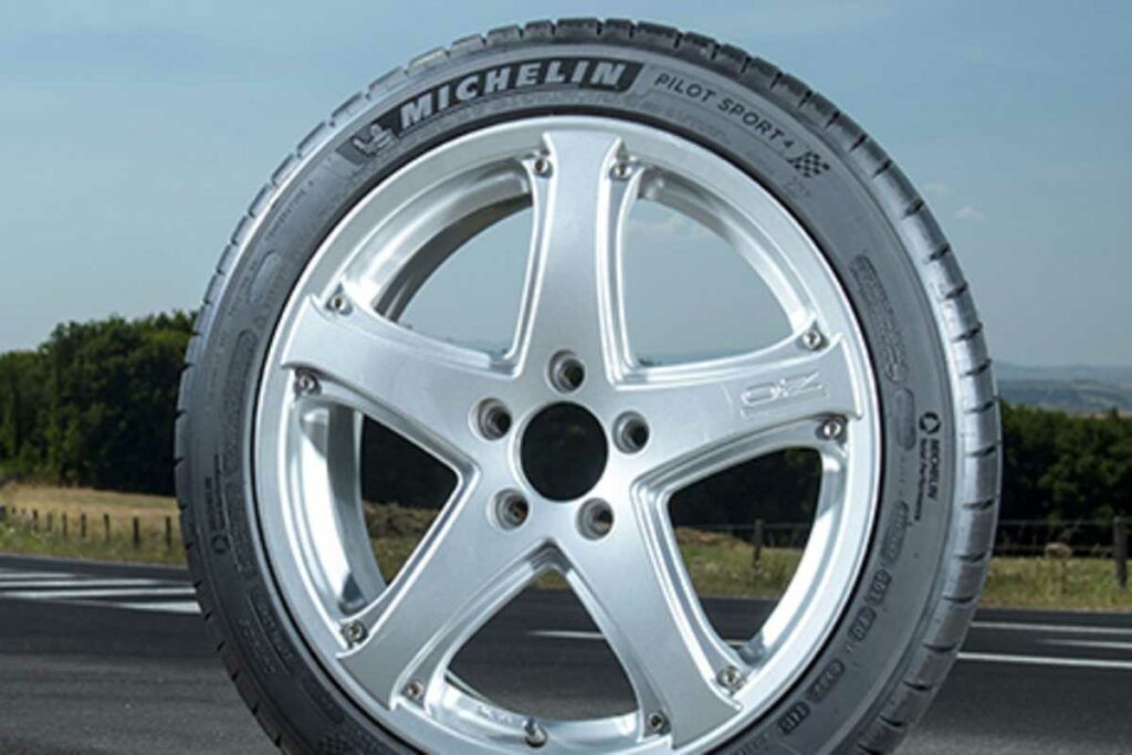 Michelin Pilot Sport 4