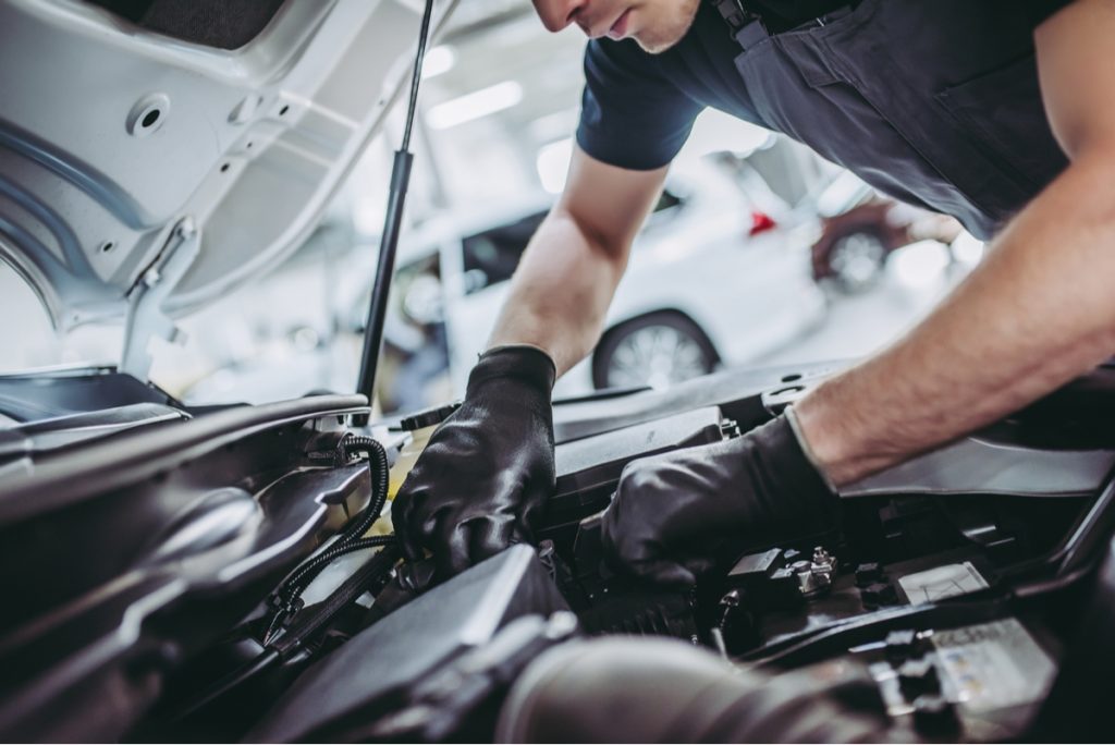 Controlli auto prima di partire per le vacanze