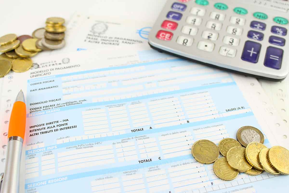 Superbollo auto a chi è rivolto, quando e come si paga e i costi