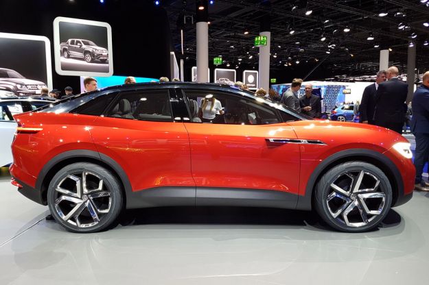 Volkswagen I.D. Crozz Concept: mostrato al Salone di Francoforte 2017 il crossover elettrico [FOTO]