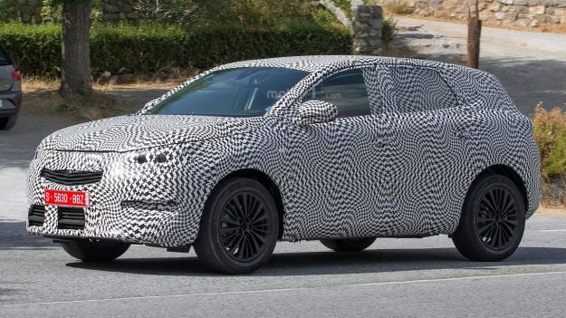 Opel C-SUV, foto spia del crossover di medie dimensioni [FOTO]