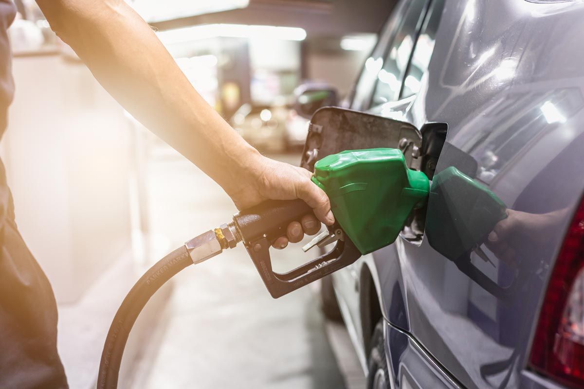 Prezzi benzina e diesel, un distributore su due è fuorilegge