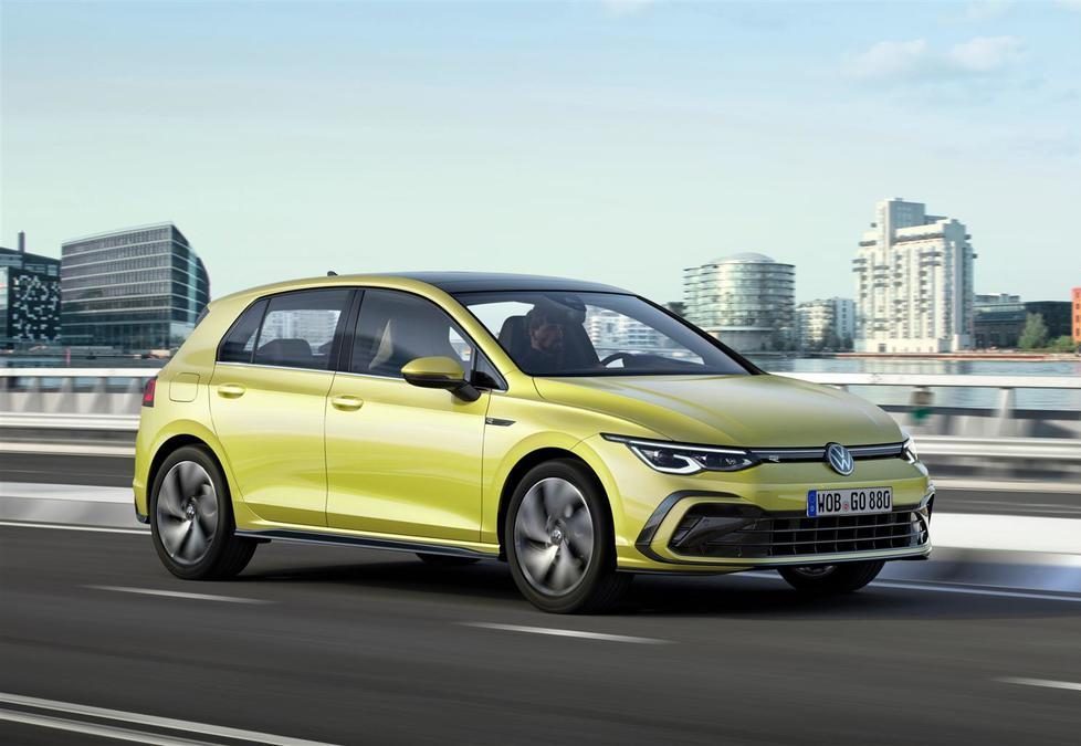 Volkswagen Golf 8 R-Line, con l’allestimento sportivo diventa più cattiva
