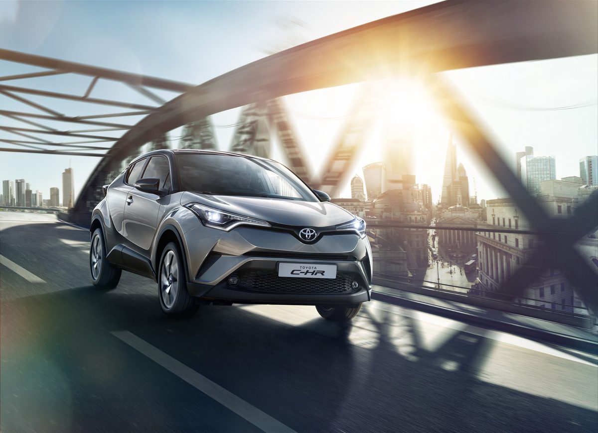 Toyota C-HR, la prima auto ibrida a metano