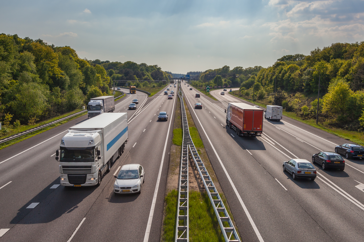 Viaggi in auto, i limiti di velocità da rispettare sulle autostrade d’Europa