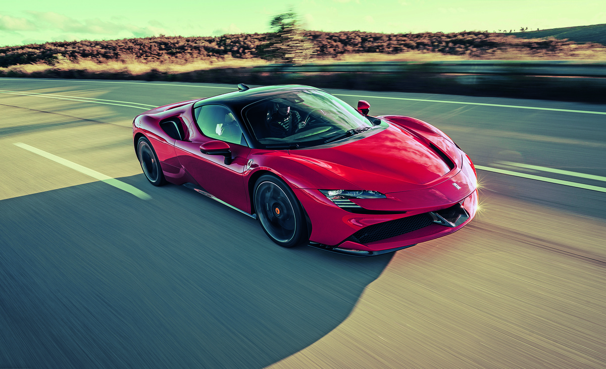 Ferrari SF90 Stradale, il Covid-19 rimanda il debutto: arriverà a fine 2020