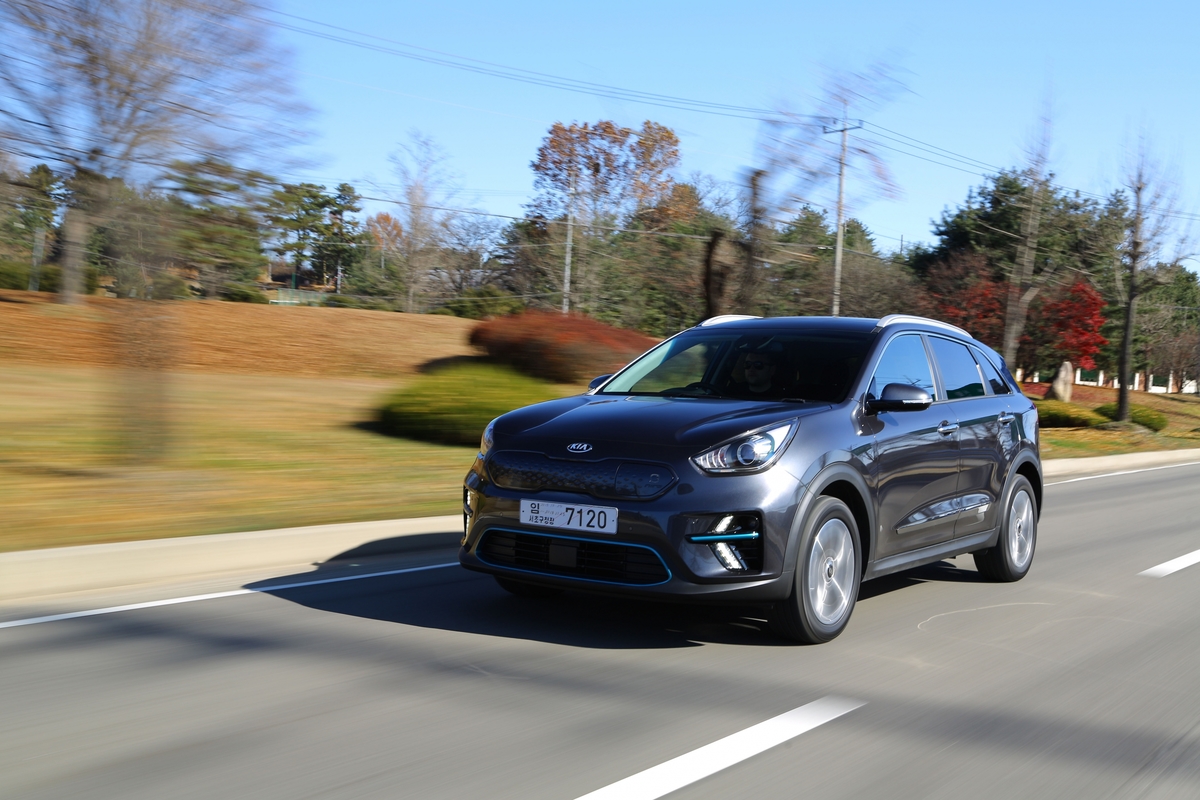 Allaguida di Kia e-Niro, la prova su strada del crossover coreano
