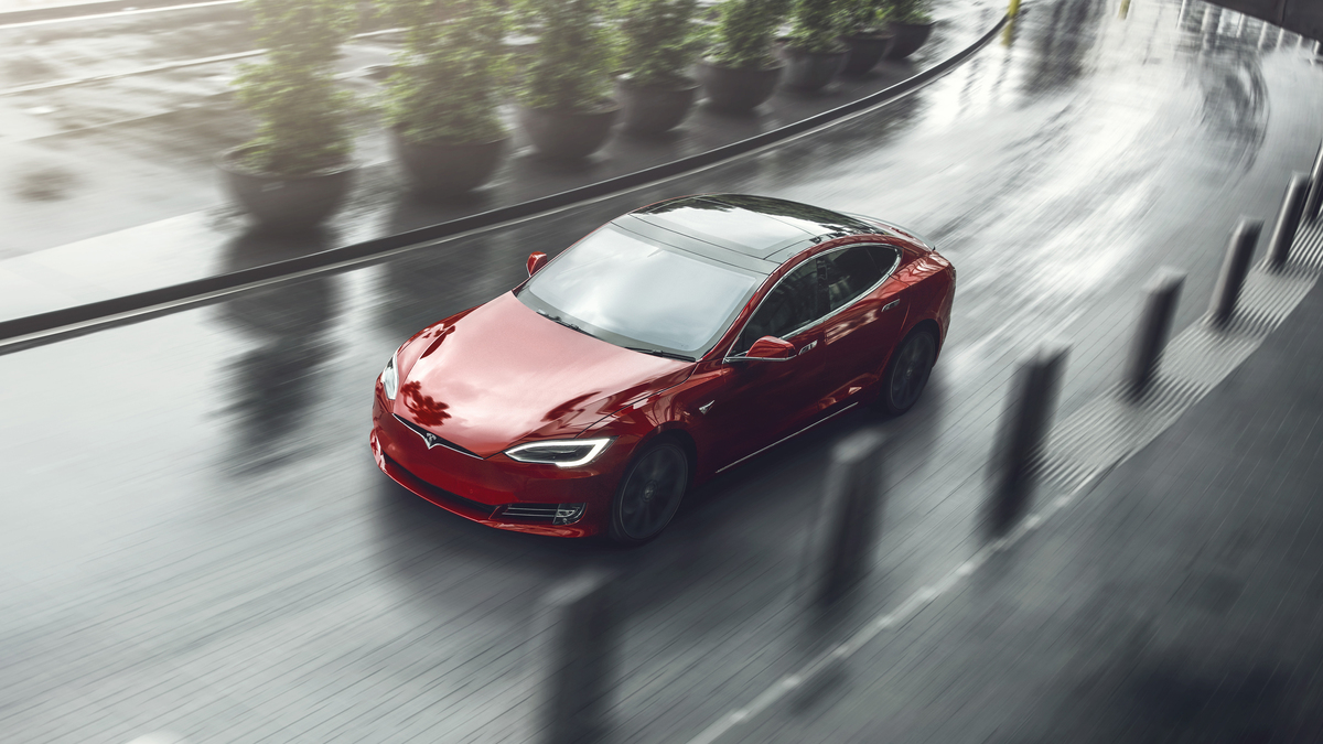 Tesl Model S, una delle auto preferite per le vacanze