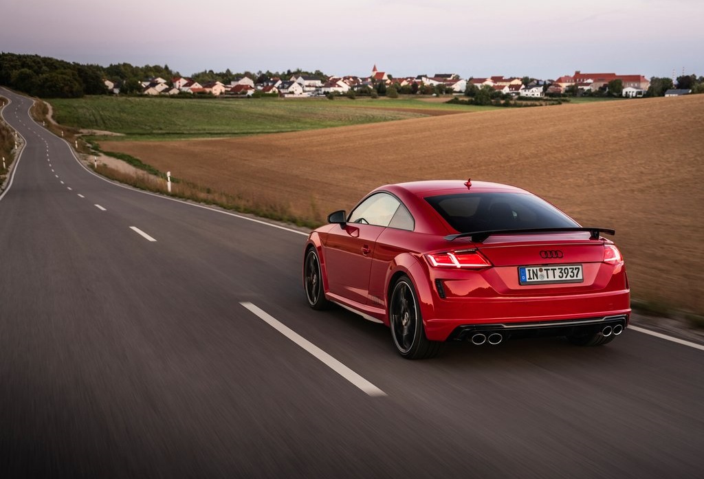 Audi TTS competition plus in strada