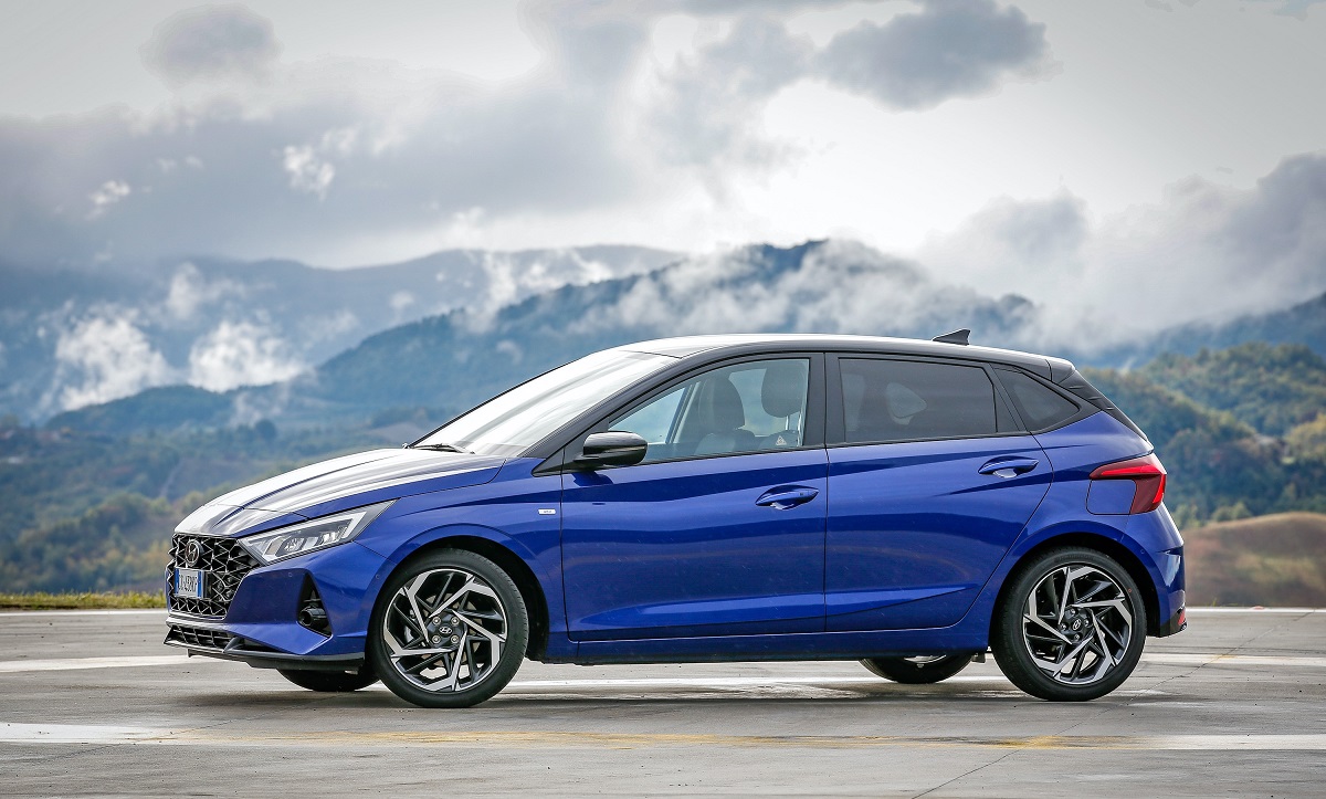 Allaguida di nuova Hyundai i20, la prova su strada della mild hybrid