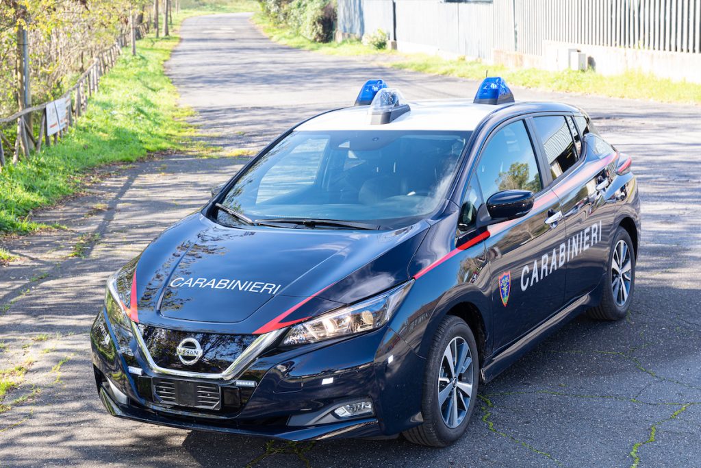 nissan leaf carabinieri