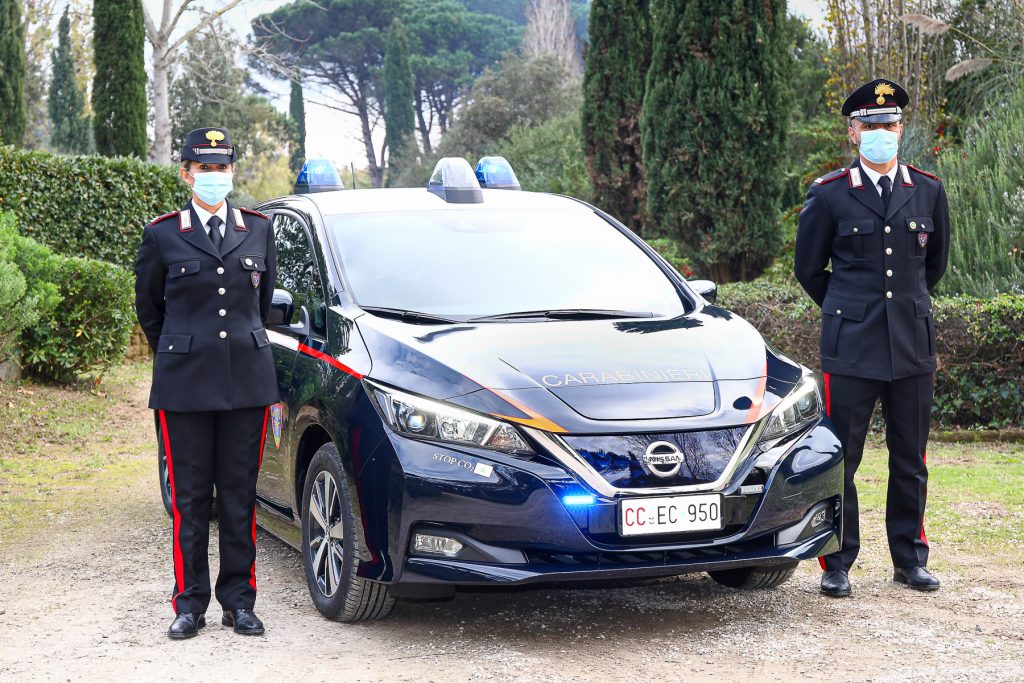 nissan leaf carabinieri