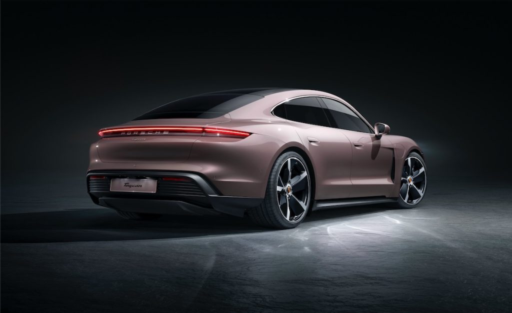 Porsche Taycan profilo posteriore