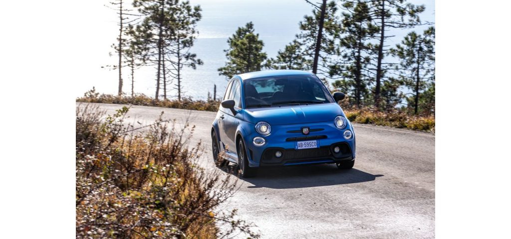 nuova gamma abarth 595 in blu