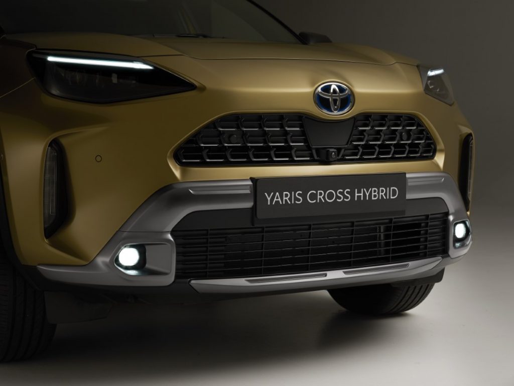 Toyota Yaris Cross Premiere fari a LED