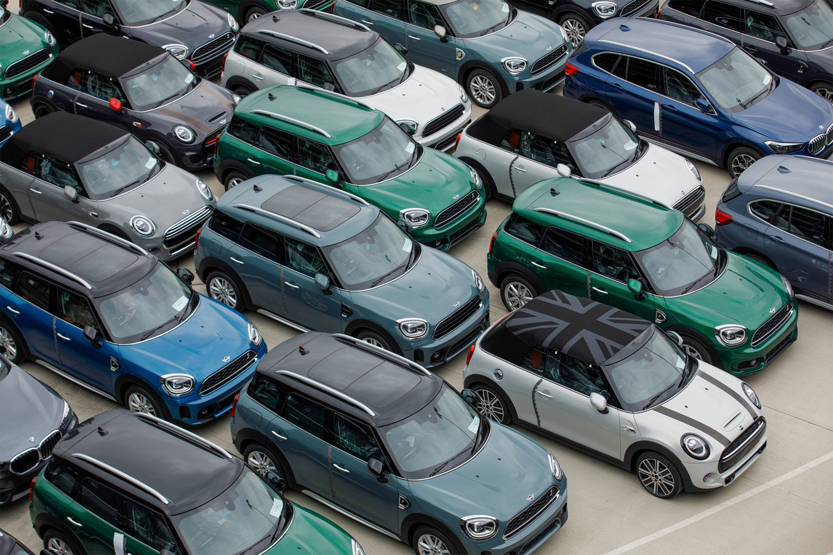 auto con barre sul tetto