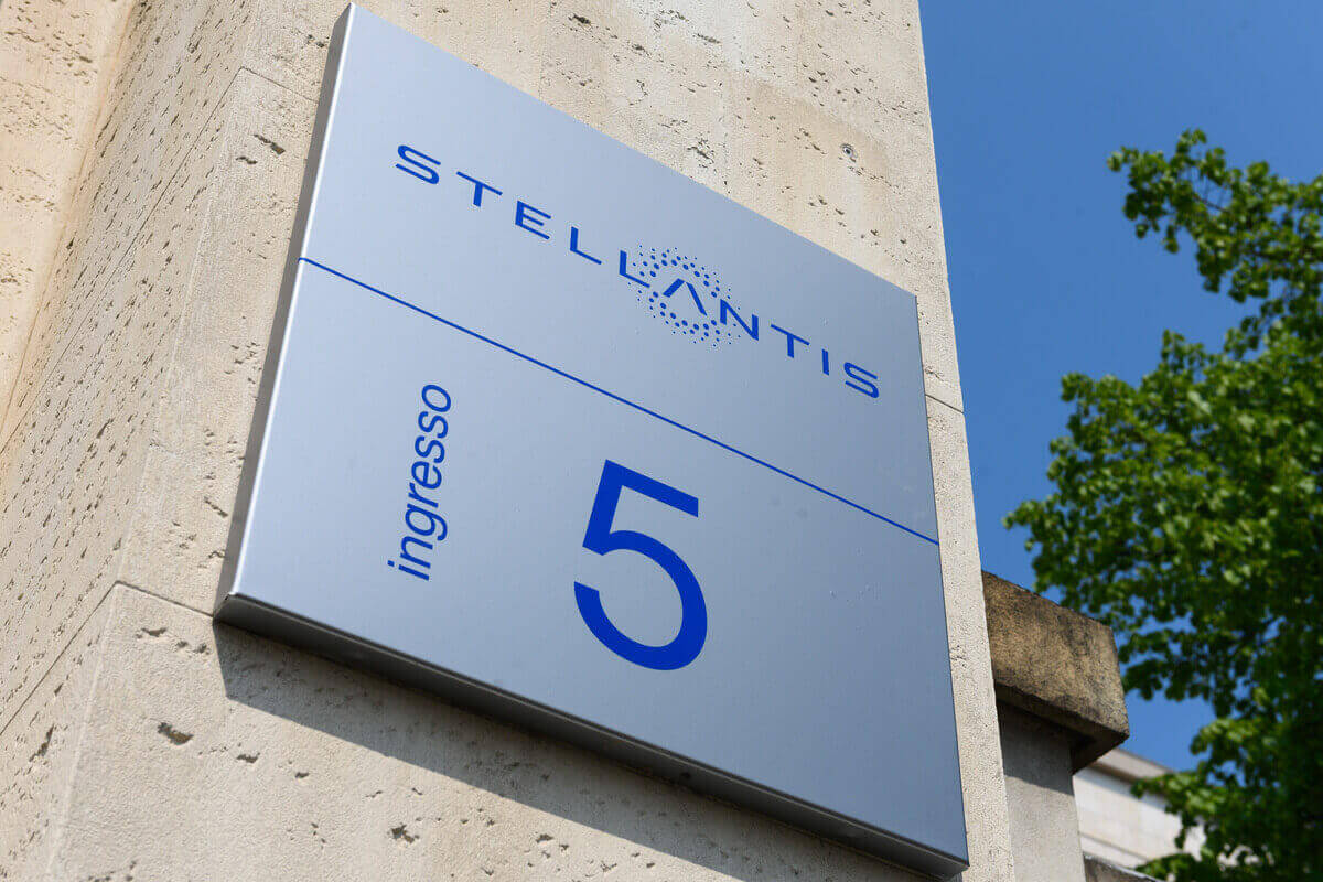 Stellantis vuole forse aprire una fabbrica di batterie in Italia