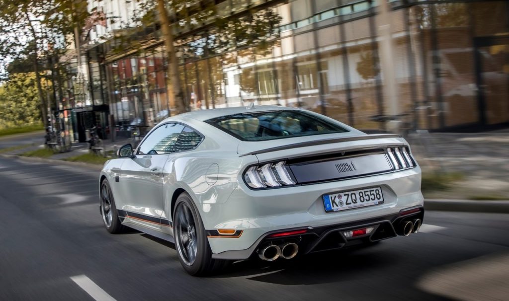 Ford-Mustang_Mach_1_in strada