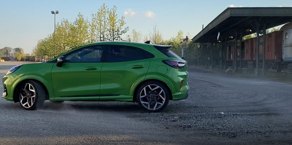 Ford Puma ST in curva