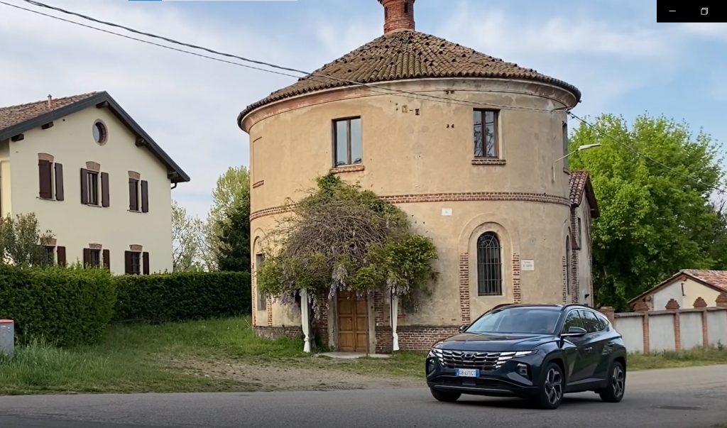 nuova Hyundai Tucson dettaglio in strada