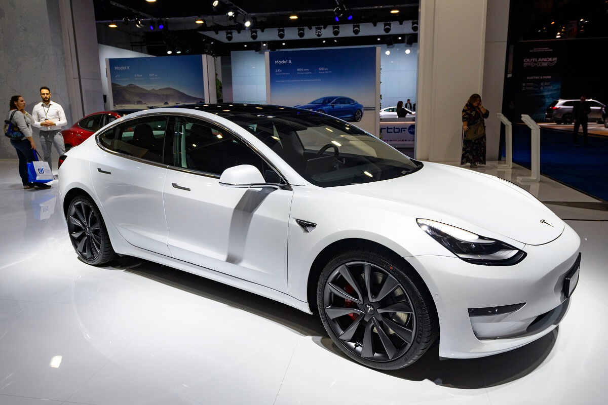 Tesla Model 3, l’auto elettrica più venduta in Europa e nel mondo nel primo trimestre. In Italia è la Fiat 500