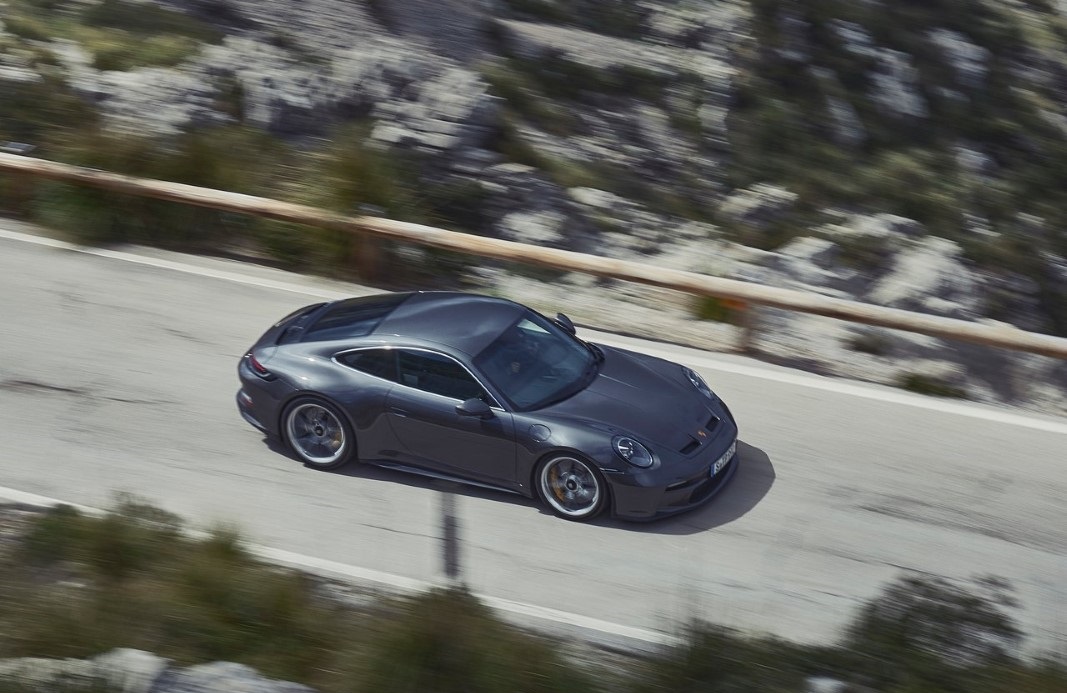 Nuova Porsche 911 GT3 Touring: 510 CV ma senza alettone posteriore