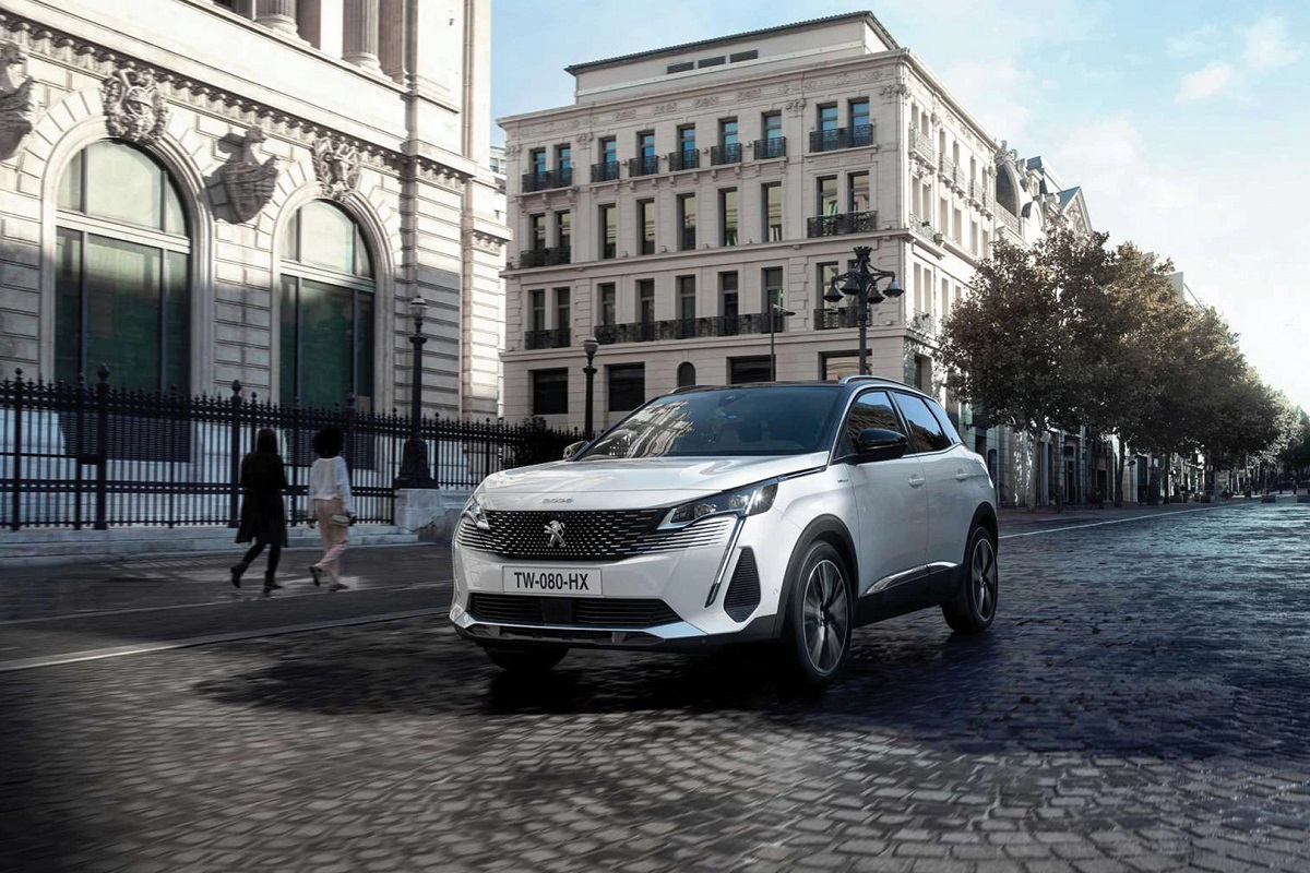 Peugeot 3008: il SUV si rinnova e diventa (anche) ibrido