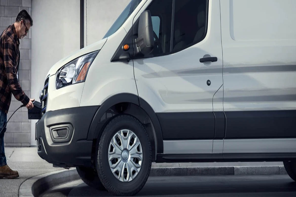 Ford, test estremi per il modello E-Transit elettrico