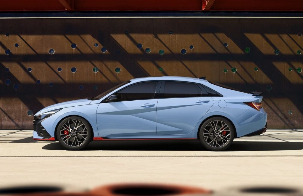 Hyundai-Elantra_N-profilo-laterale