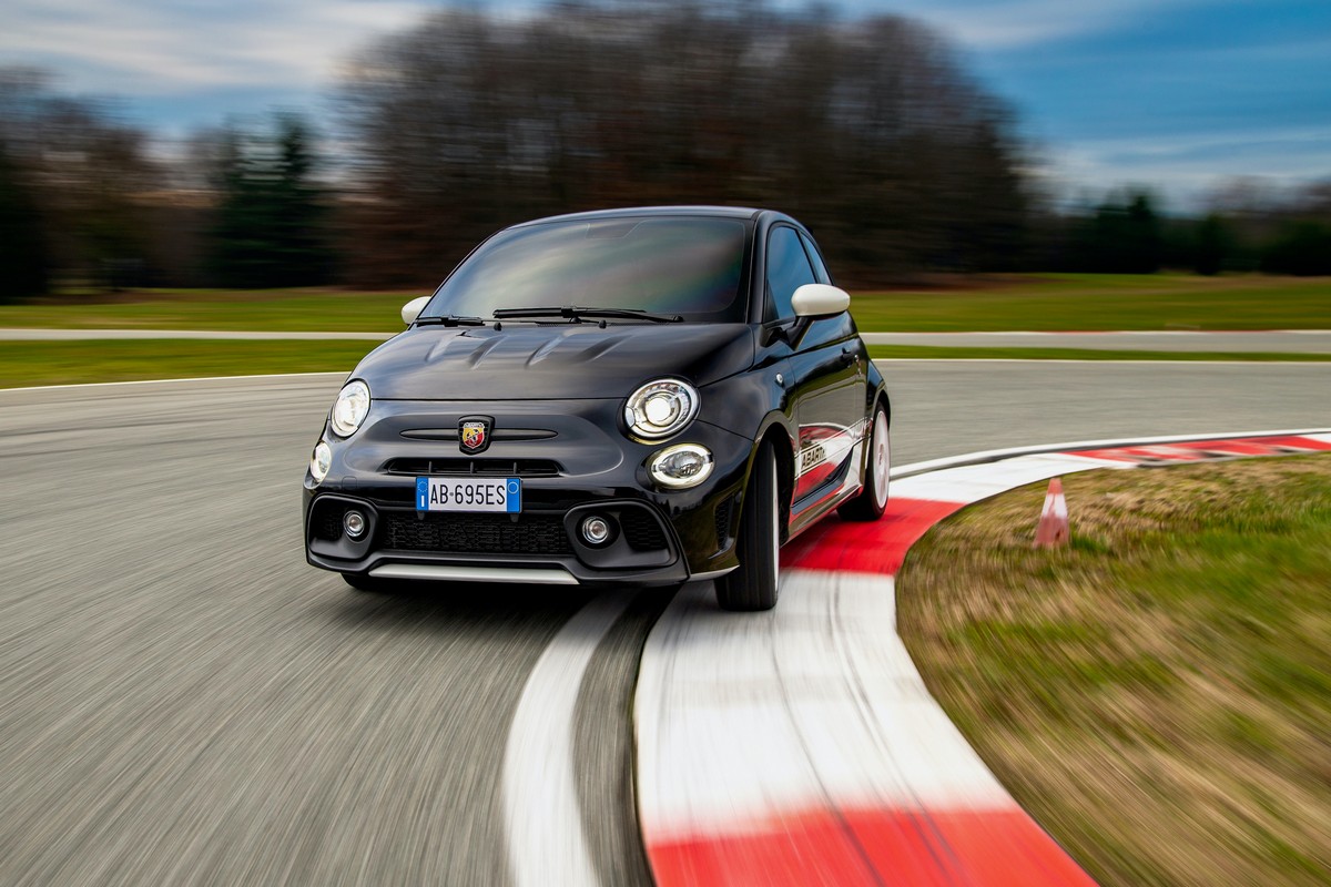 Nuova-Abarth-695-Esseesse