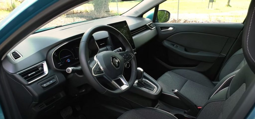 Renault Clio E-TECH interni