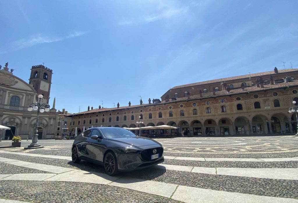 nuova Mazda 3 e-SkyActive X piazza Ducale