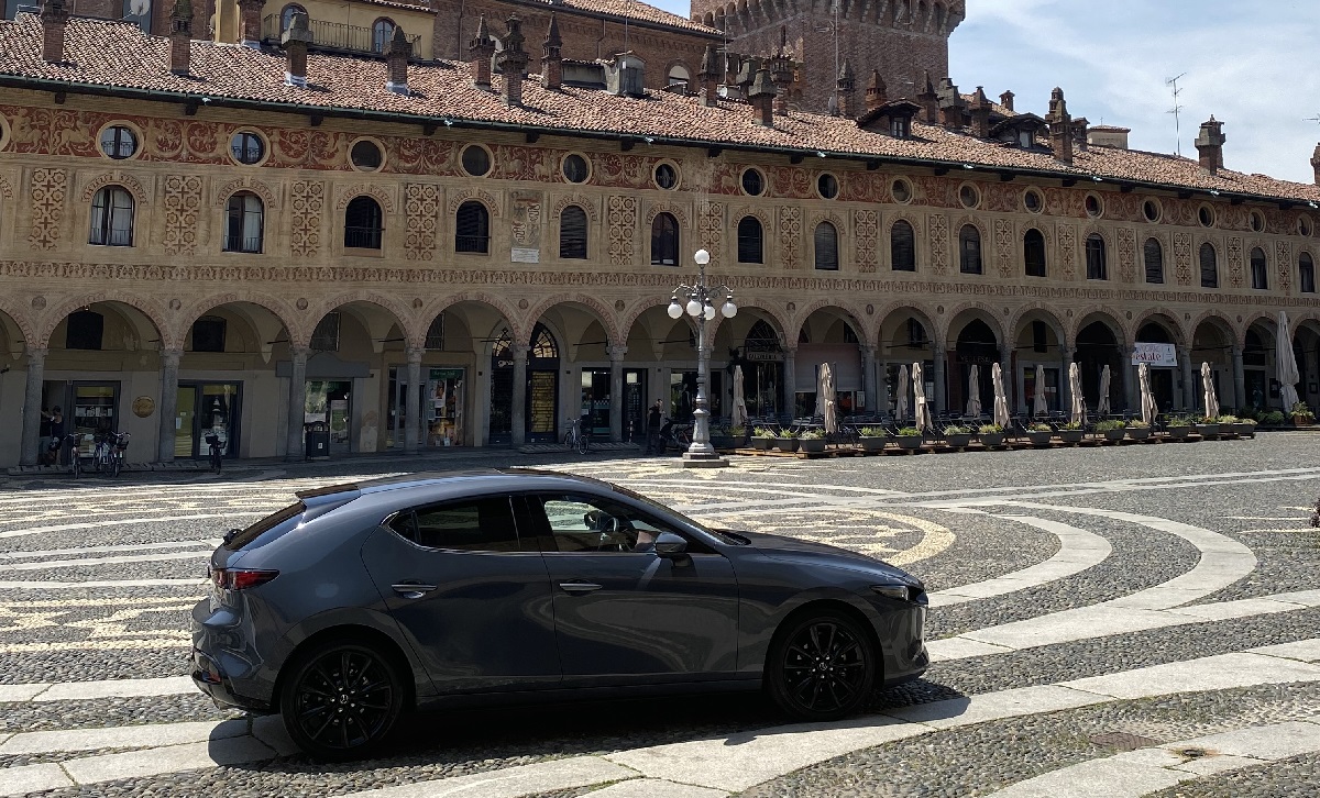 nuova Mazda 3 polymetal Grey