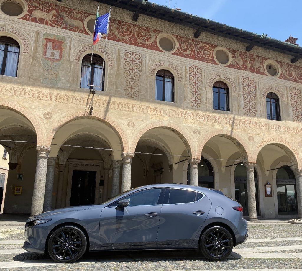 nuova Mazda 3 profilo